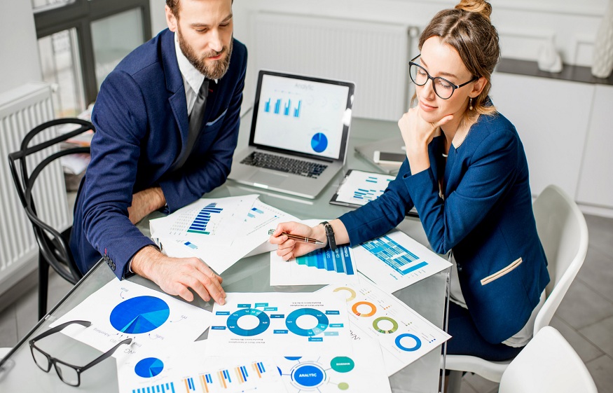 LinkedIn Marketing Agency vs In-House Team: Which Is Better?